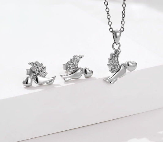 Stunning Silver Pendant Set