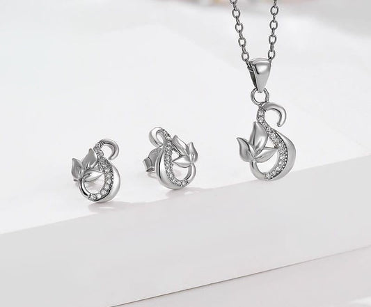 Stunning Silver Pendant Set